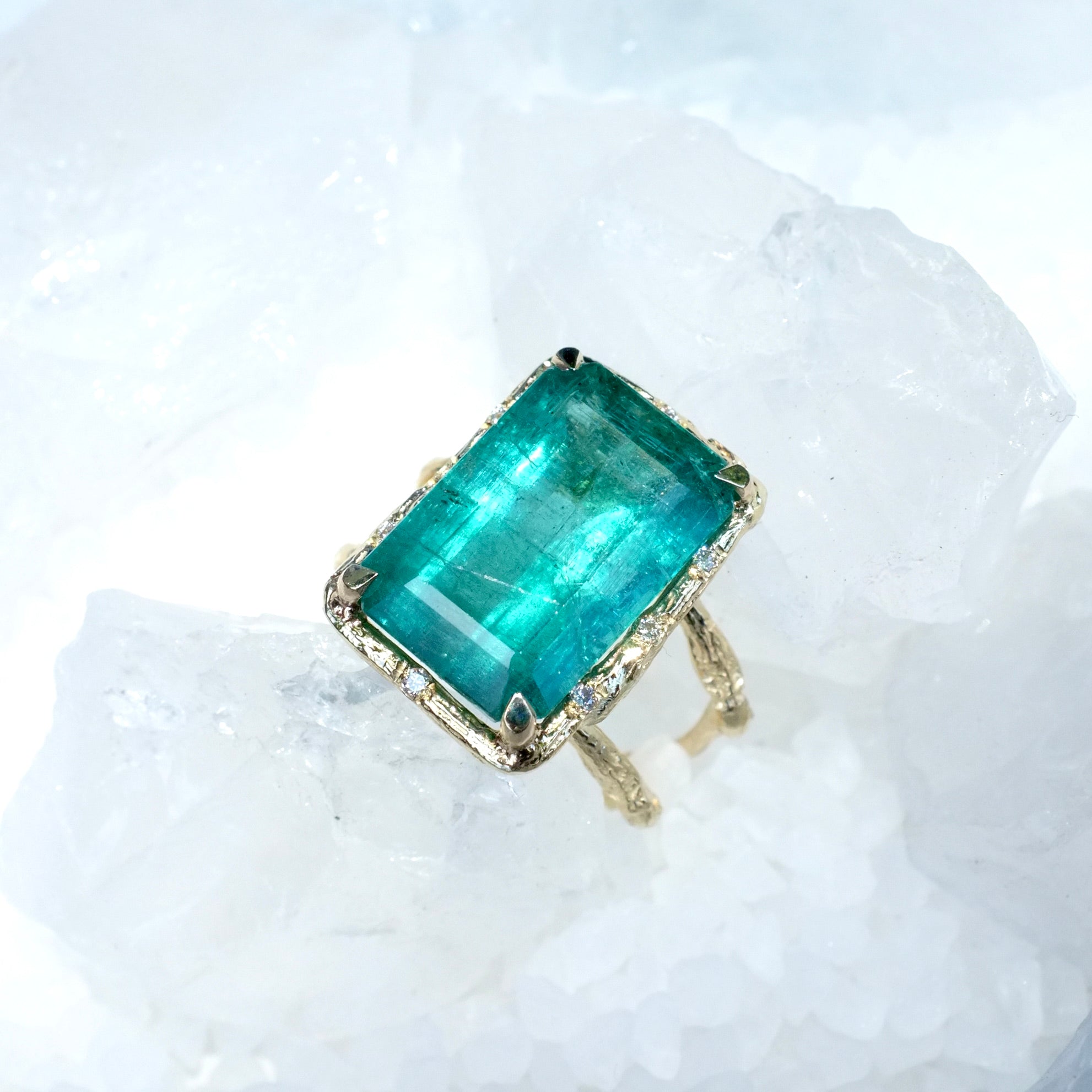 Aura emerald-cut diamond ring