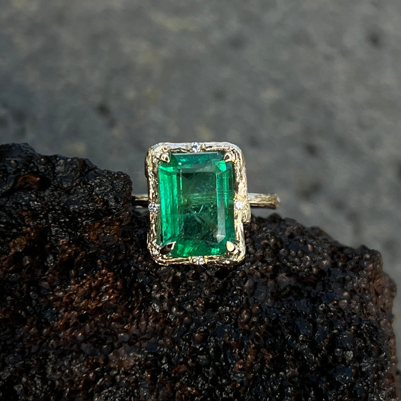 Emerald Glow Ring